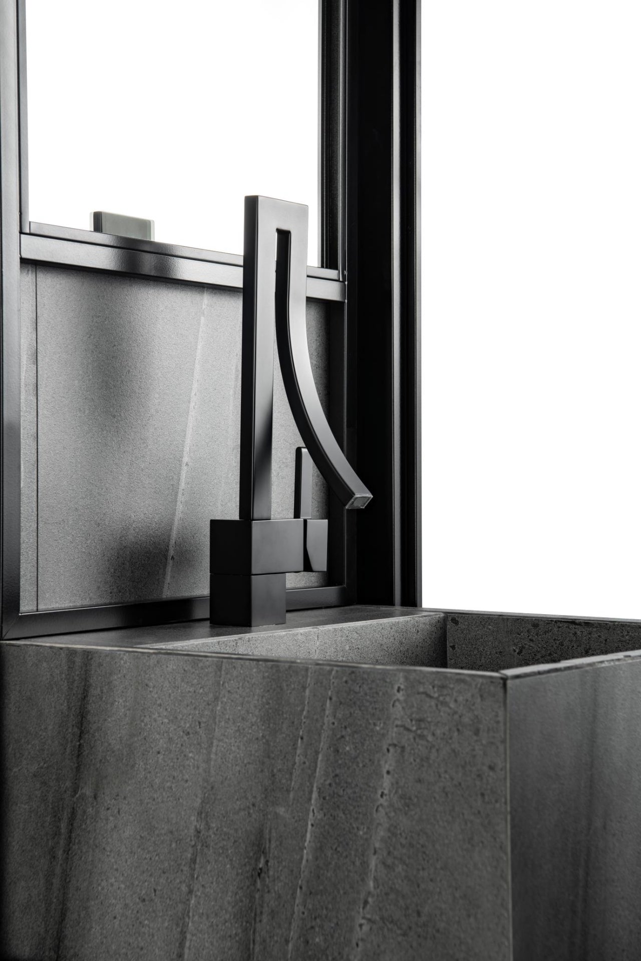 Aqua Elegance Single Lever Wide Spread Faucet Black