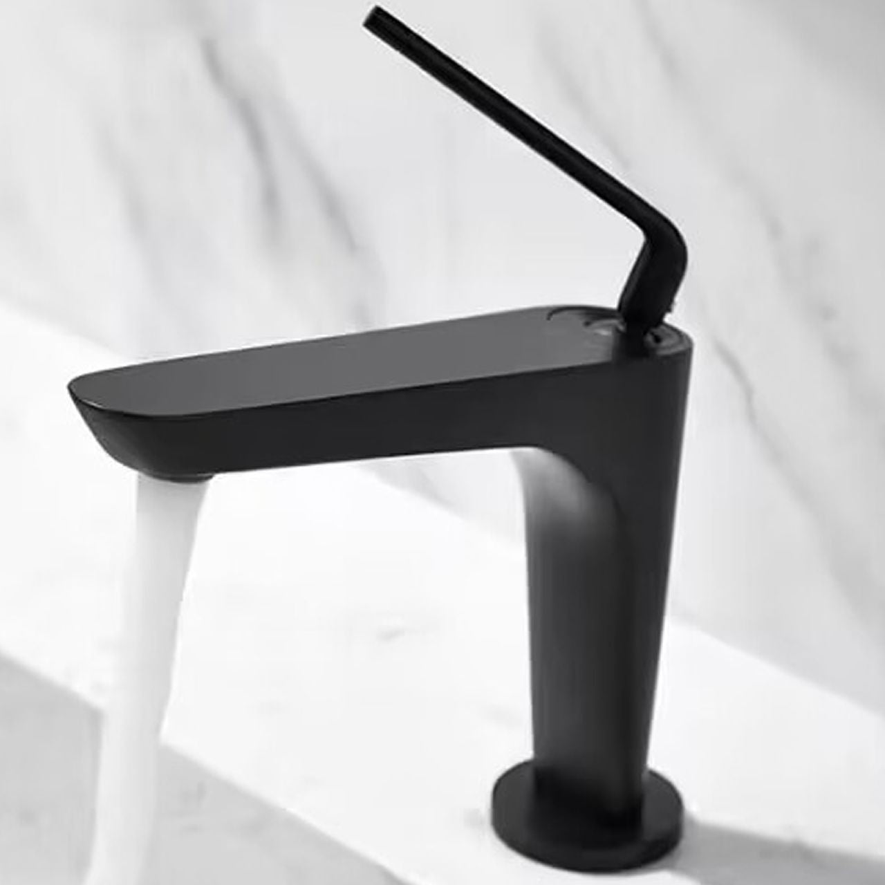 Aqua Saggio by KubeBath Single Lever Bathroom Vanity Faucet Black