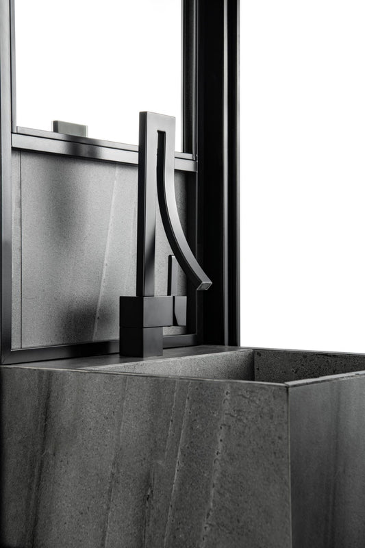 Aqua Elegance Single Lever Wide Spread Faucet Black