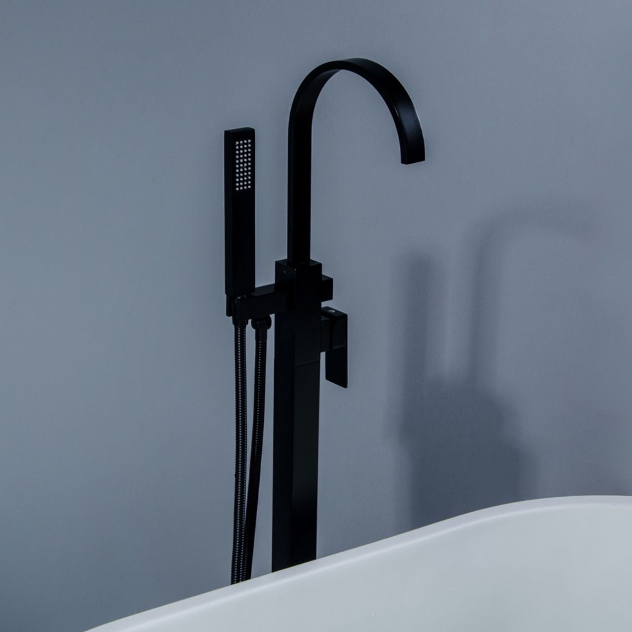 Aqua Arcco Floor Mounted Soker Tub Faucet Black